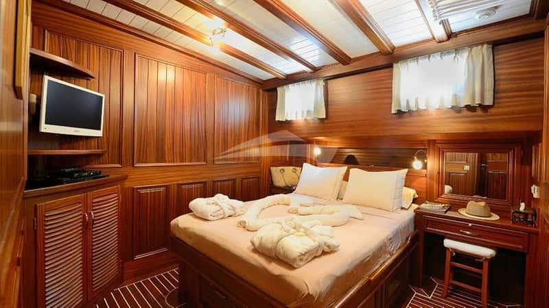 ZEPHYRIA II 32m motor yacht charter, photo 6