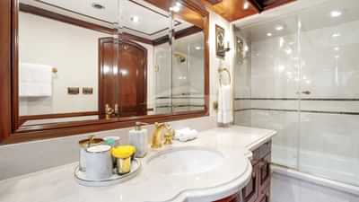 TWIN 2 ENSUITE