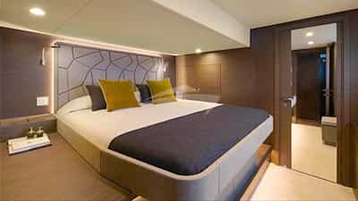 Queen berth guest suite
