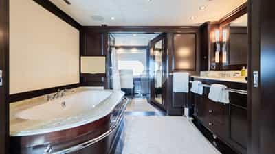 Master stateroom en suite