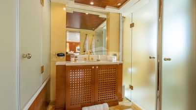 Starboard Aft Queen Ensuite