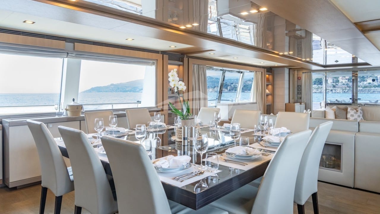 Main saloon dining