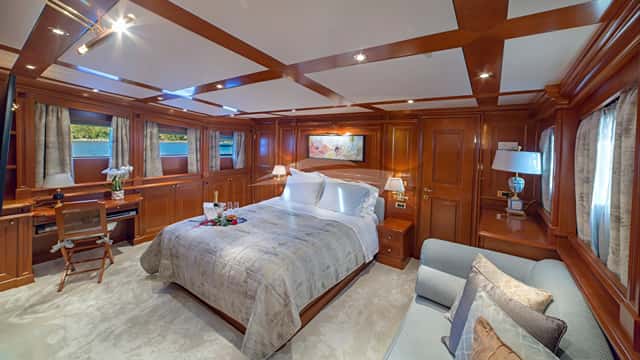 AQUILA yacht charter photo 5