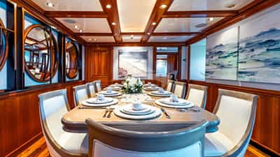 Dining Salon