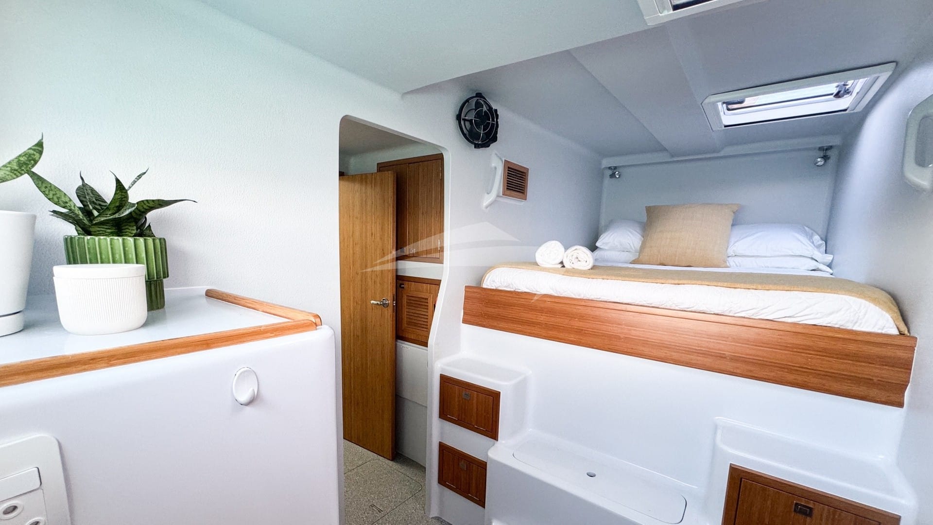 Starboard forward queen suite