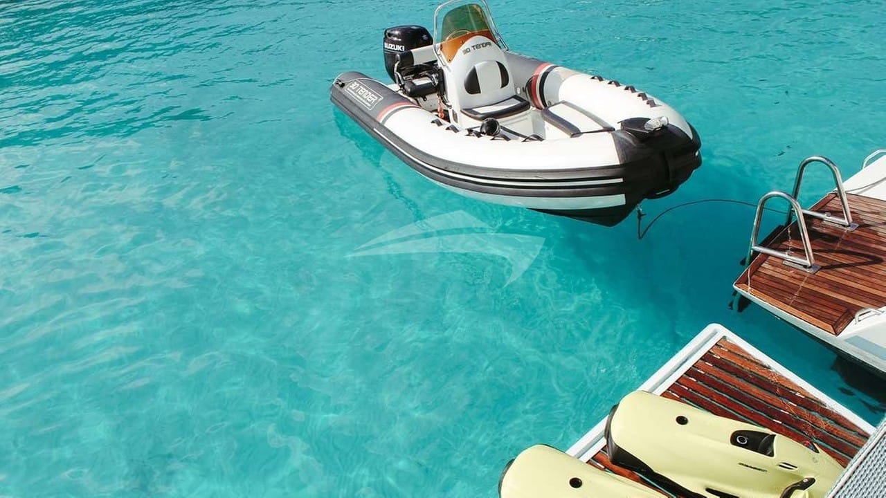 Easily accessible swim ladder off the aftdeck.