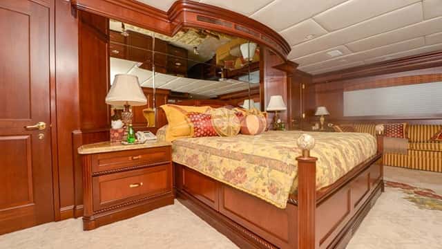 NO BAD IDEAS yacht charter photo 5