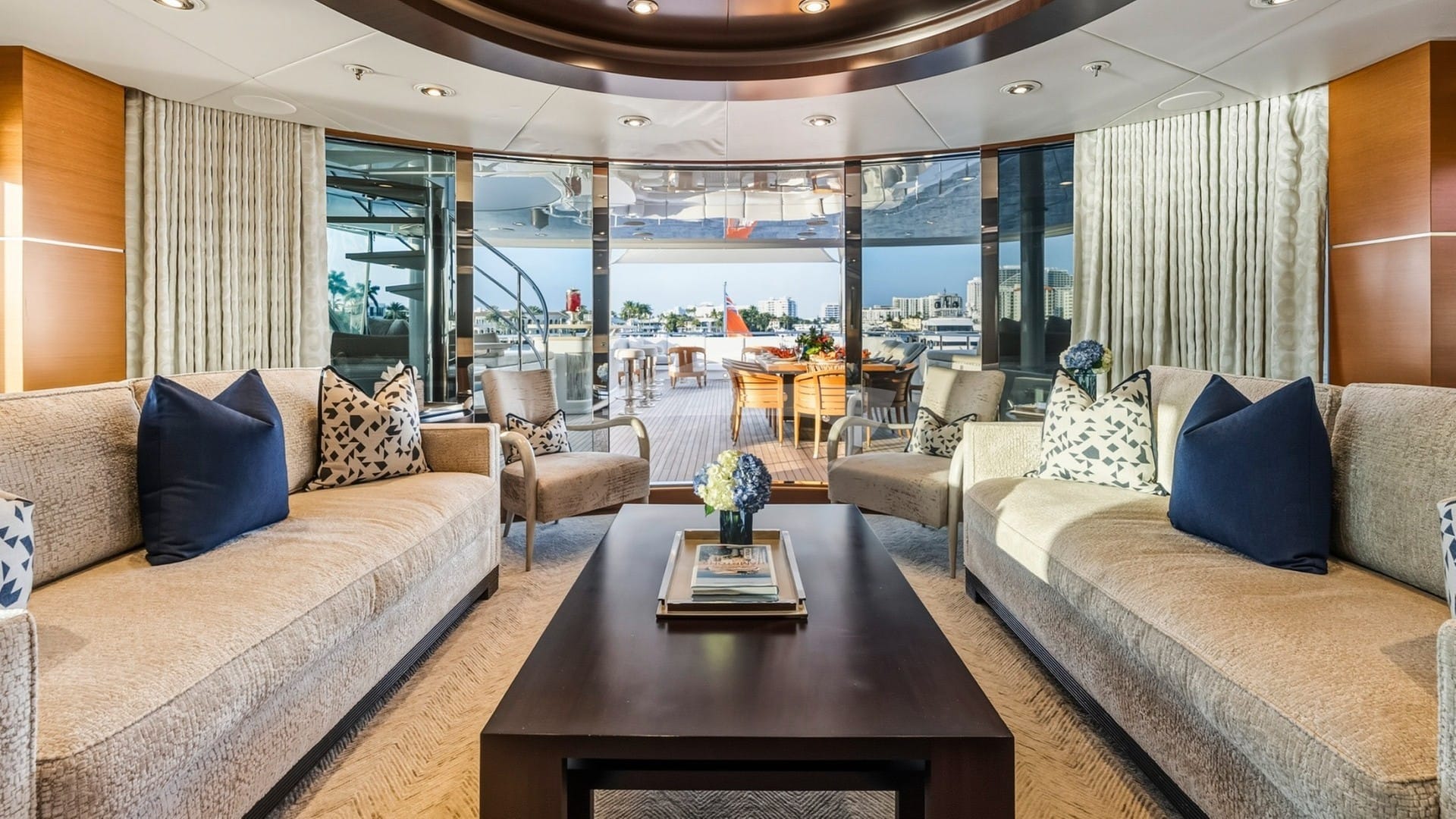 Bridge Deck Skylounge