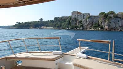 Aft deck seating