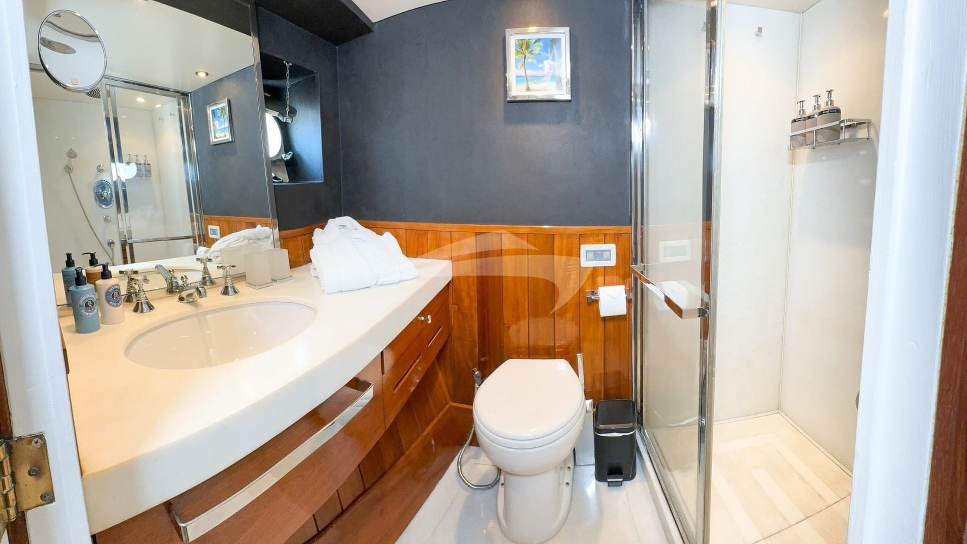 Twin Cabin Head w/ Shower