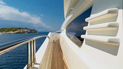 Motor Yacht Divine port-side