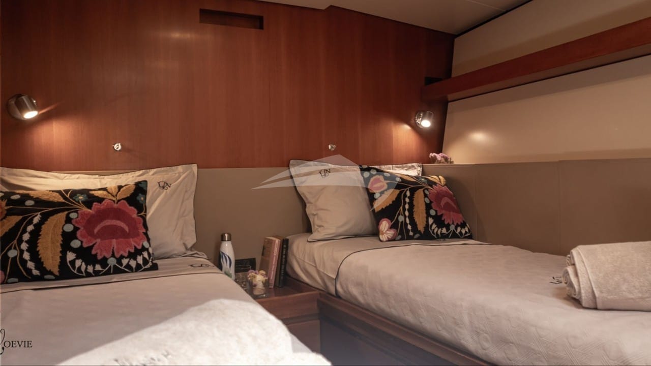 bgyb_charter_sailing_yacht_swan76_loevie_newinterior14