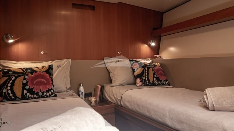 bgyb_charter_sailing_yacht_swan76_loevie_newinterior14