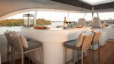 Flybridge Bar