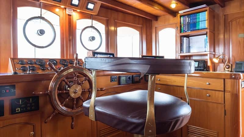 OVER THE RAINBOW 35m motor yacht charter, photo 10