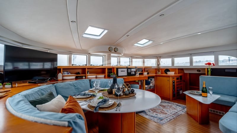 Salon Dining Area