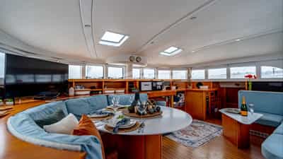 Salon Dining Area