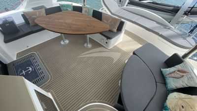 Cockpit with a small coffee table covert to lounging area