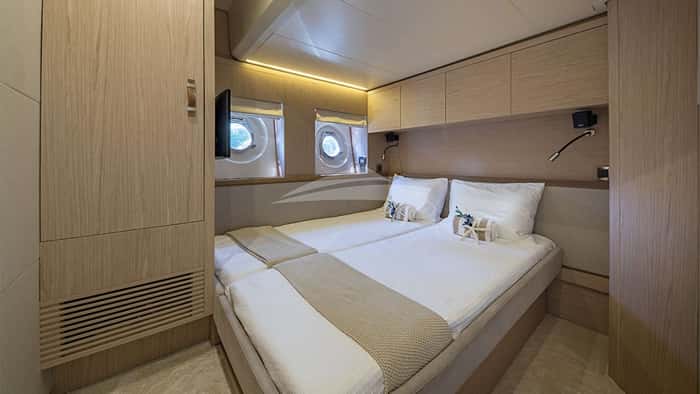SINGH CITY 19m motor yacht charter, photo 5