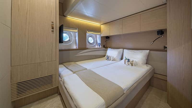 SINGH CITY 19m motor yacht charter, photo 5