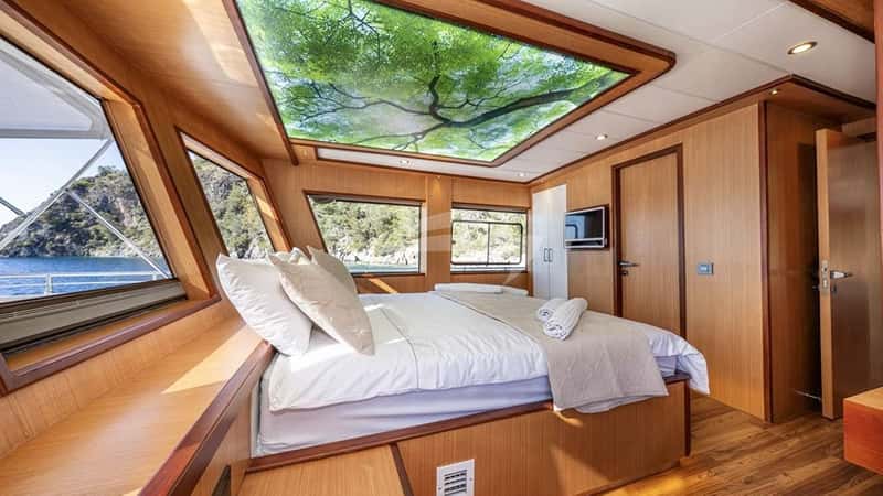LILA TRAWLER 26m motor yacht charter, photo 9