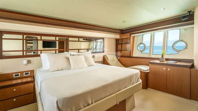 ESCAPE yacht charter photo 5