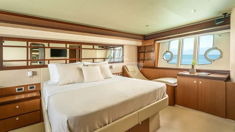 ESCAPE 20m motor yacht charter, photo 6