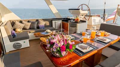 Exterior Lounge