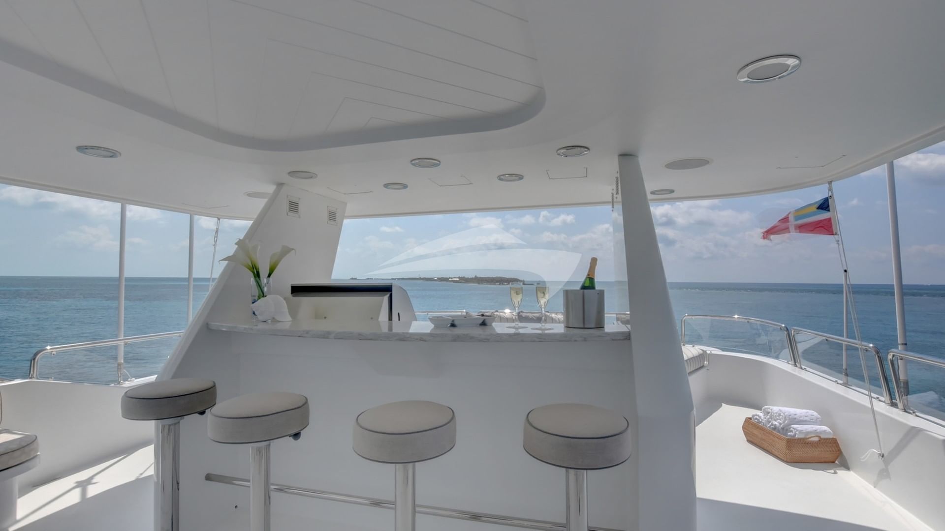Flybridge bar area