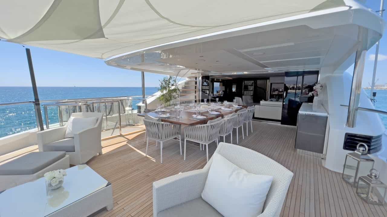 Upper deck aft