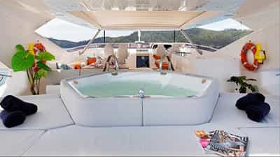 Deck Jacuzzi