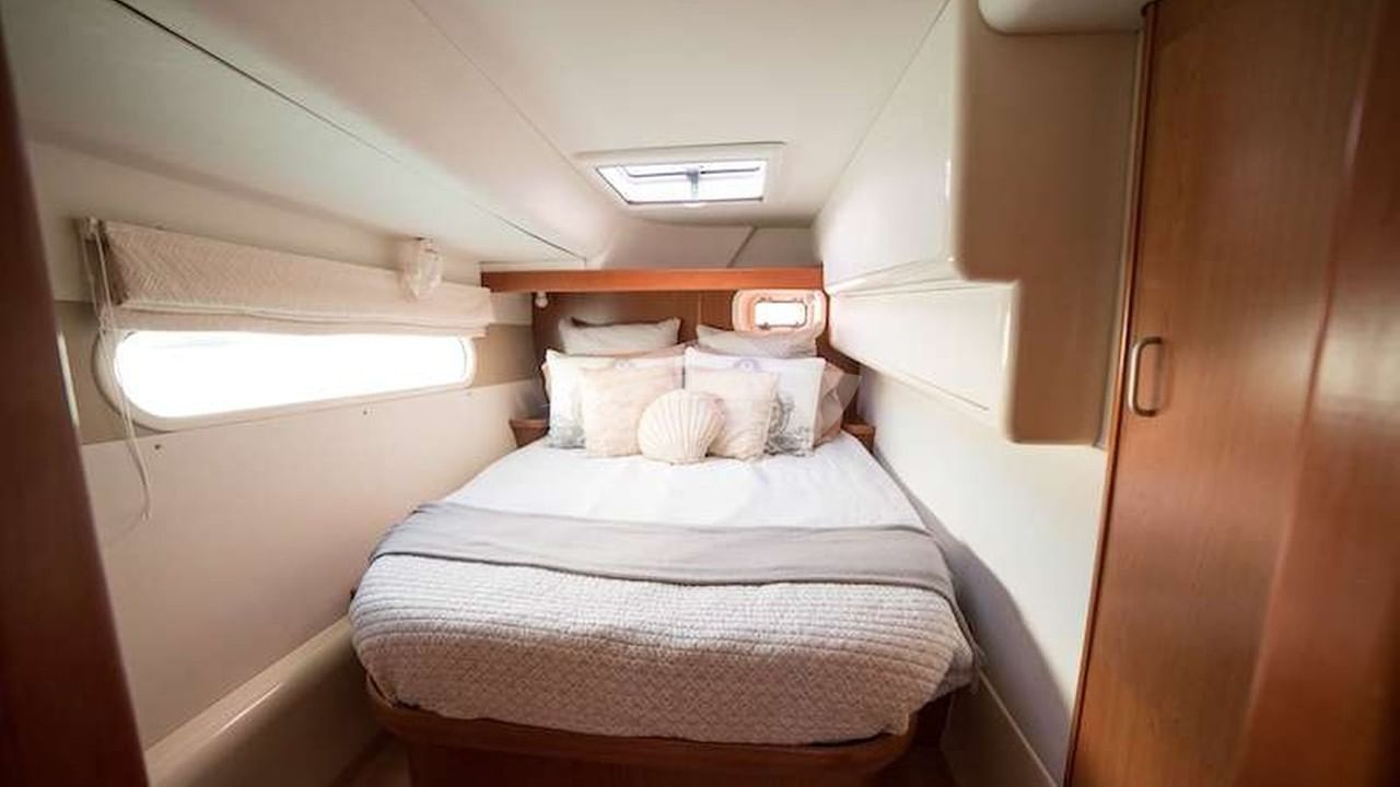 Queen Cabin with En-Suite bathroom