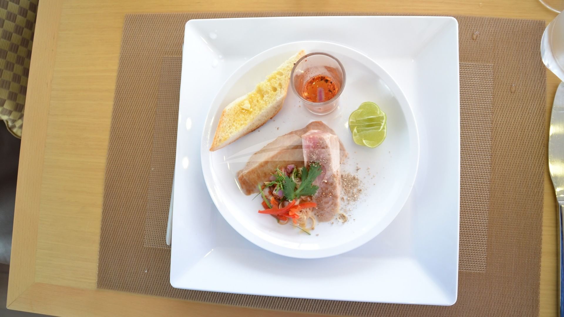 Entre : Tuna Seared Thai basil