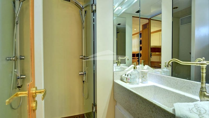 Triple Cabin Bathroom