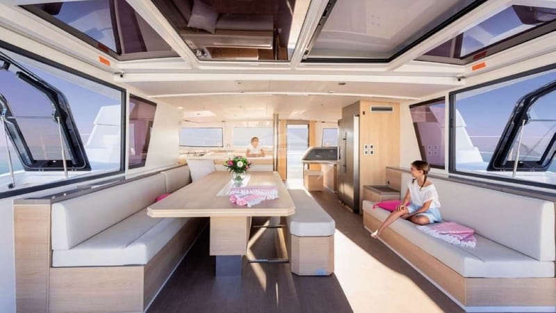 Salon / Galley