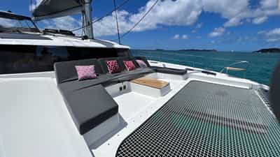 Charter Yacht VIENNA - Gigantic foredeck for fun in the sun