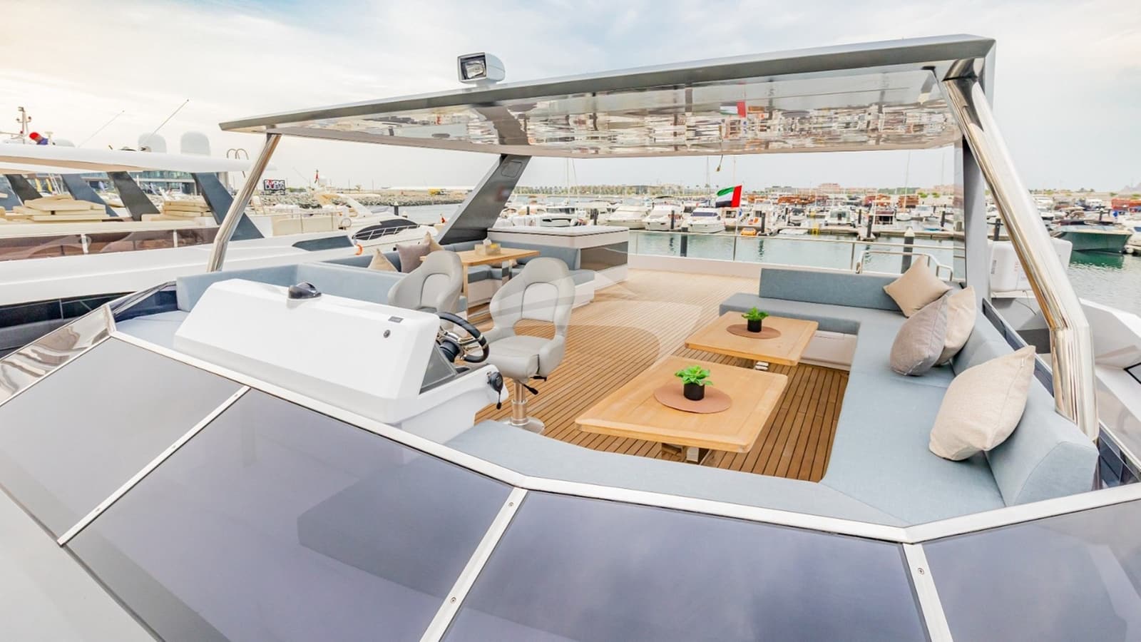 INFINITY, Aufnahme aus dem Yachtportfolio 8