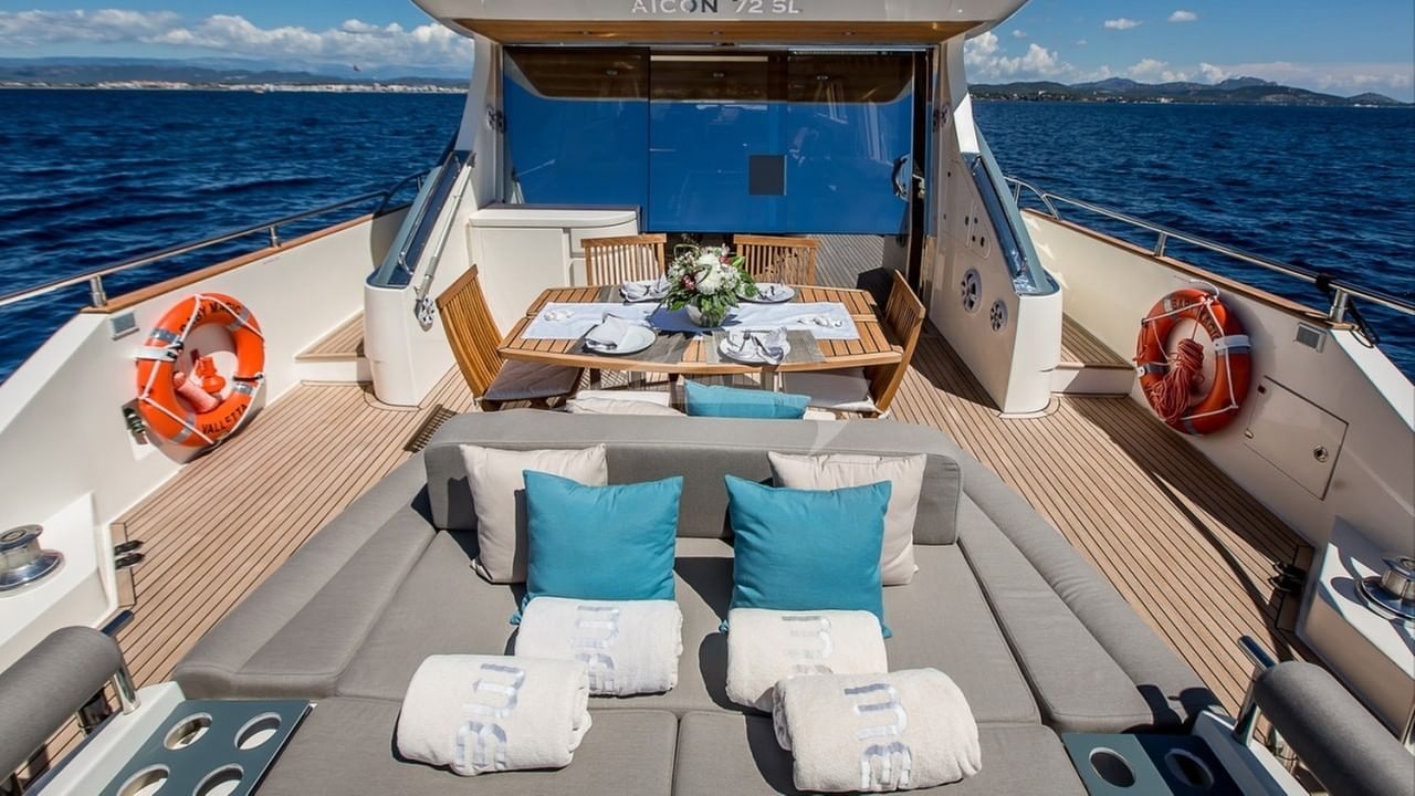 Aft deck dining and sunbathing