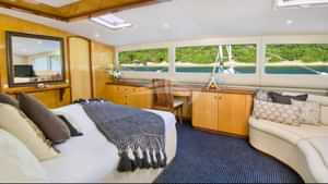 Main deck master king guest suite