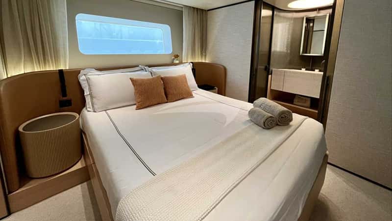 EM3 27m motor yacht charter, photo 5