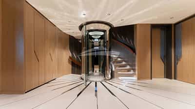 Motor yacht ARTISAN for charter - Main deck foyer