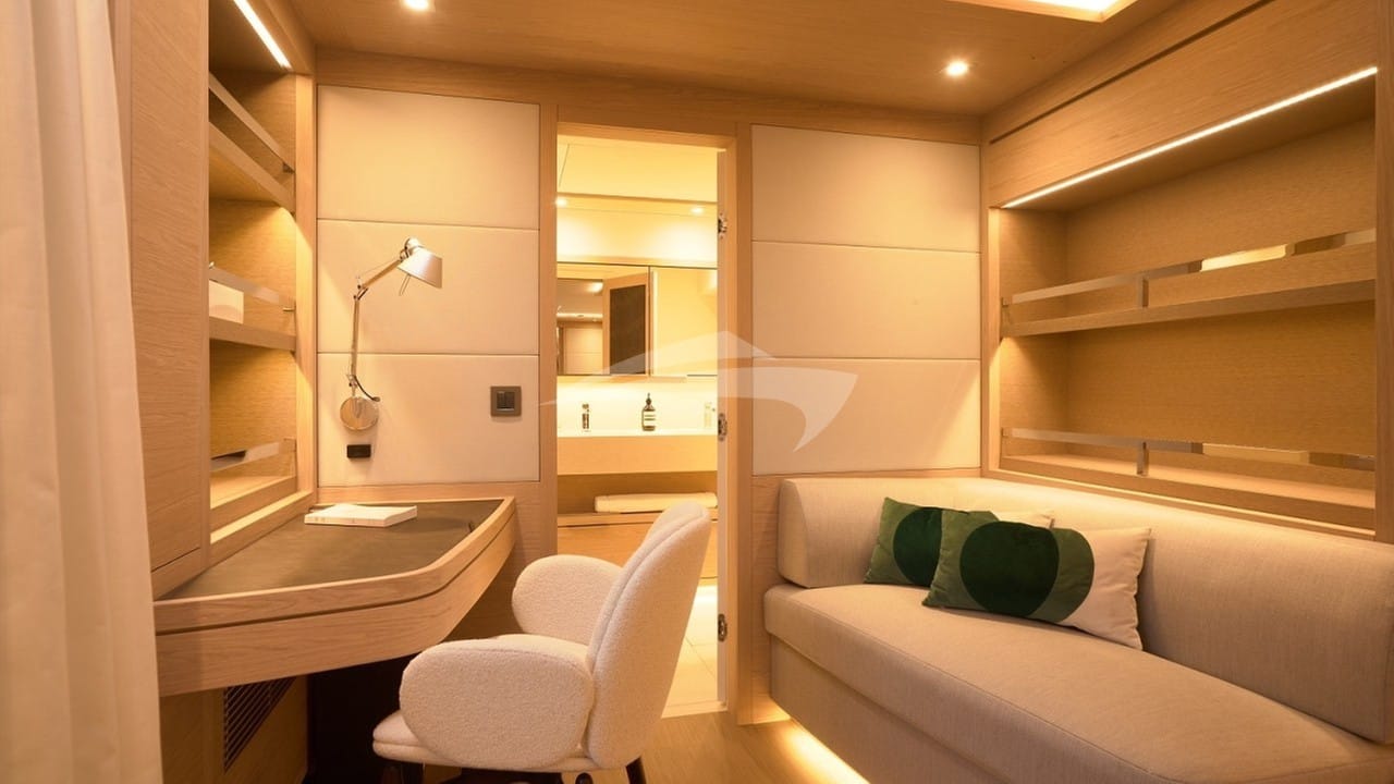 Kajikia master cabin