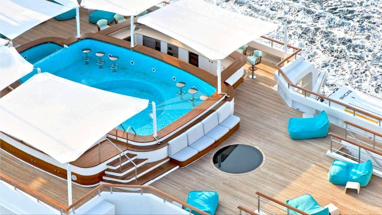 Sundeck Swimming Pool