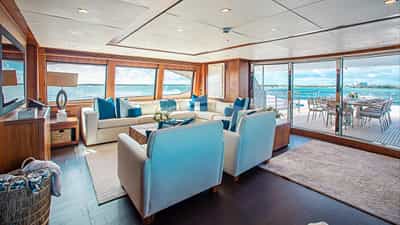 Bridge deck salon
