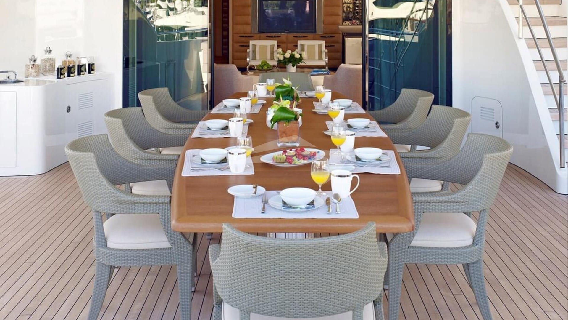 Aft deck dining