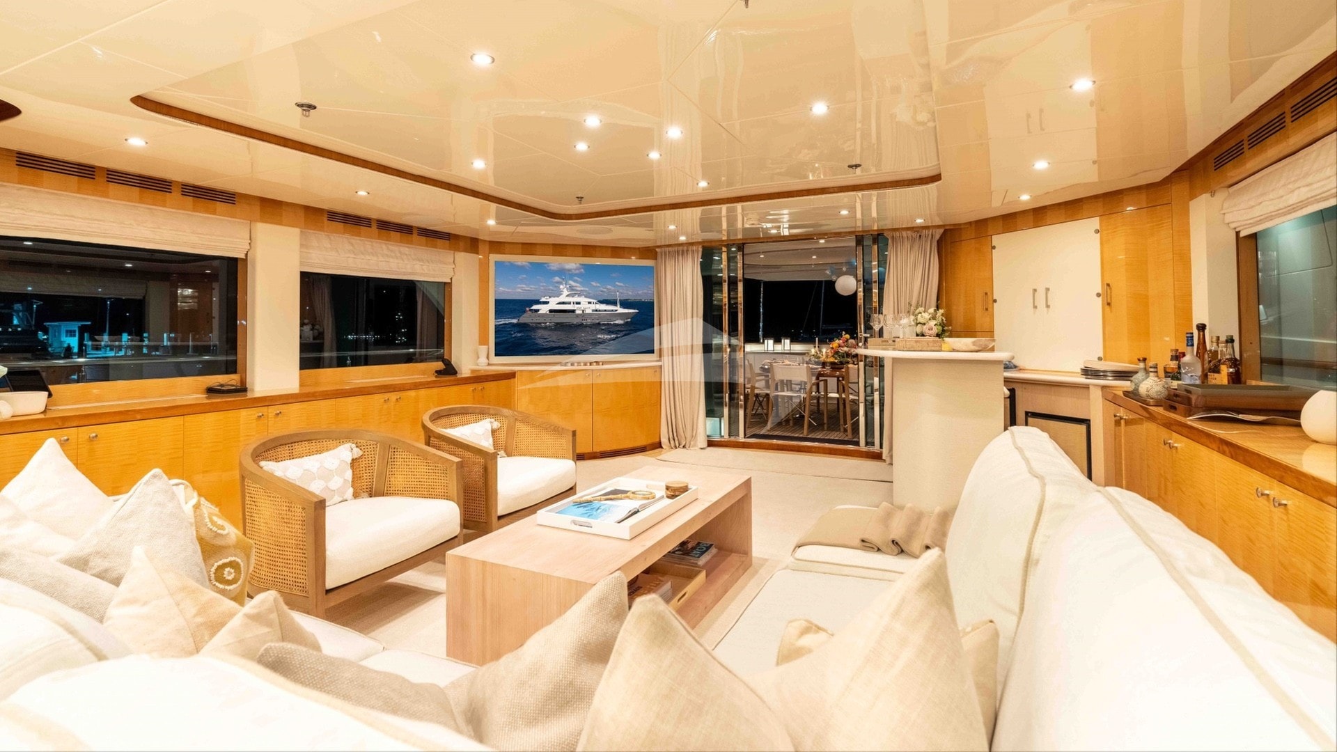 Salon Facing Aft