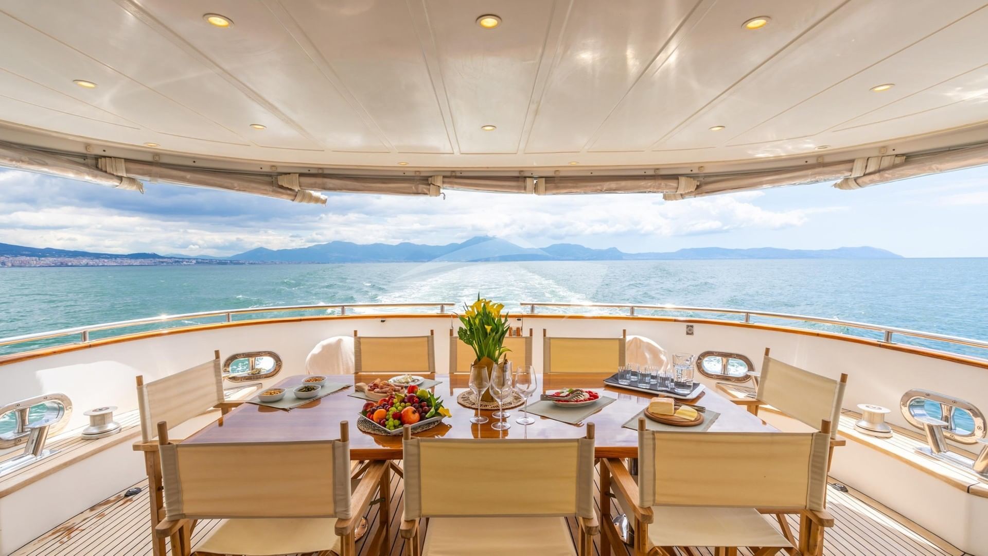 Al fresco table setting