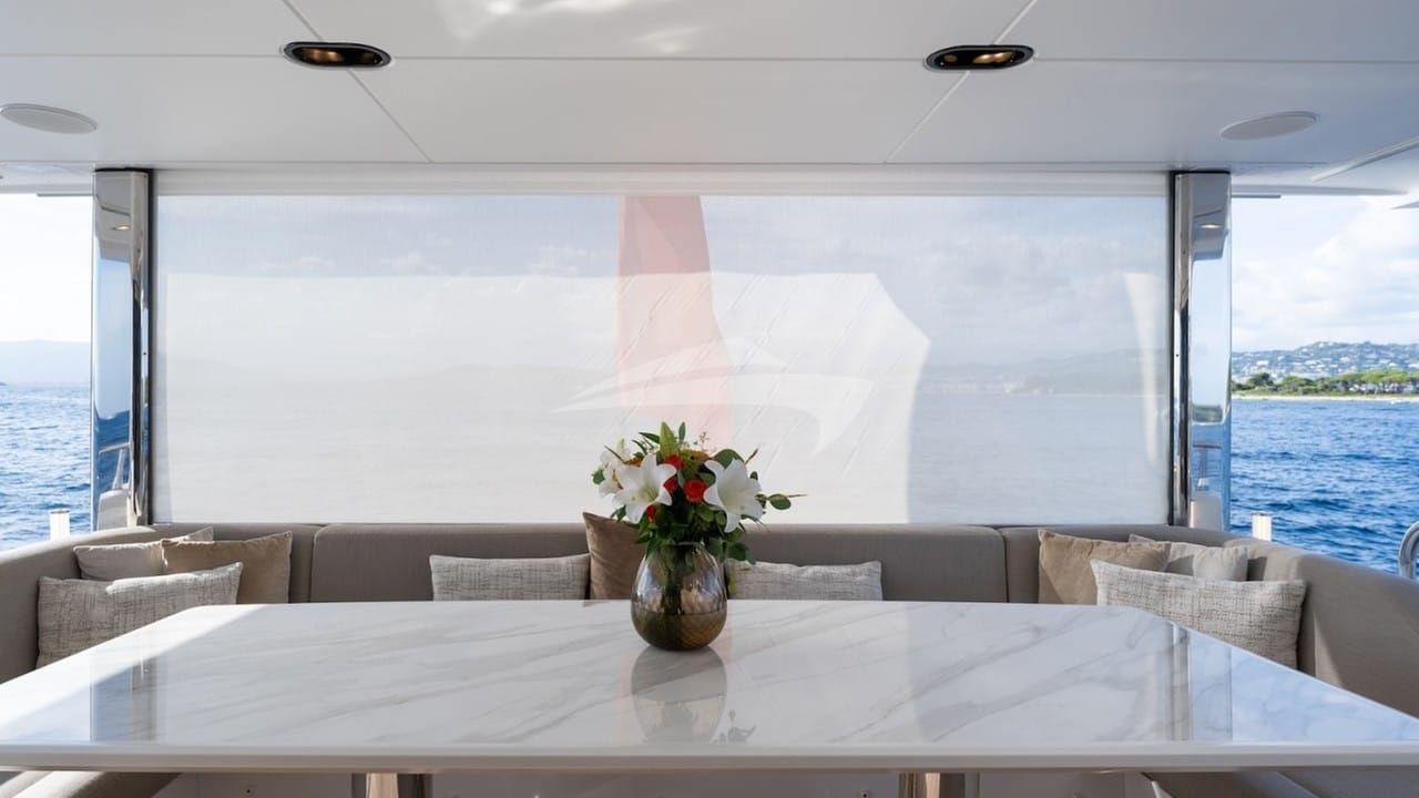 Electrically operated aft mesh privacy screen