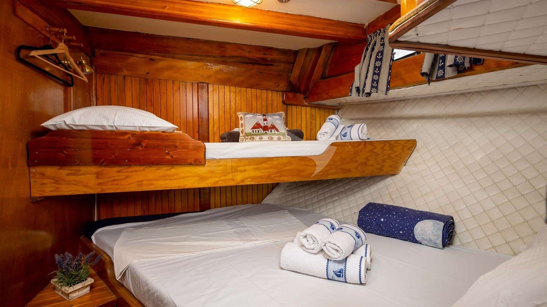 double bed cabin with additional bed for child