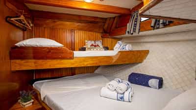 double bed cabin with additional bed for child